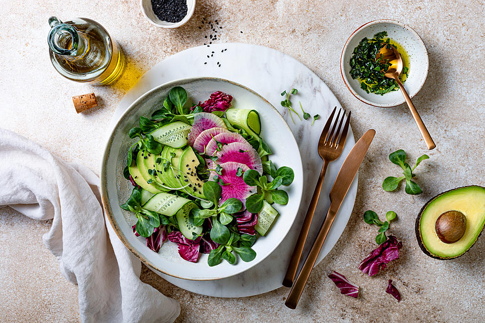 Why It’s Hard to Lose Weight and 2 Strategies That Work From a Doctor