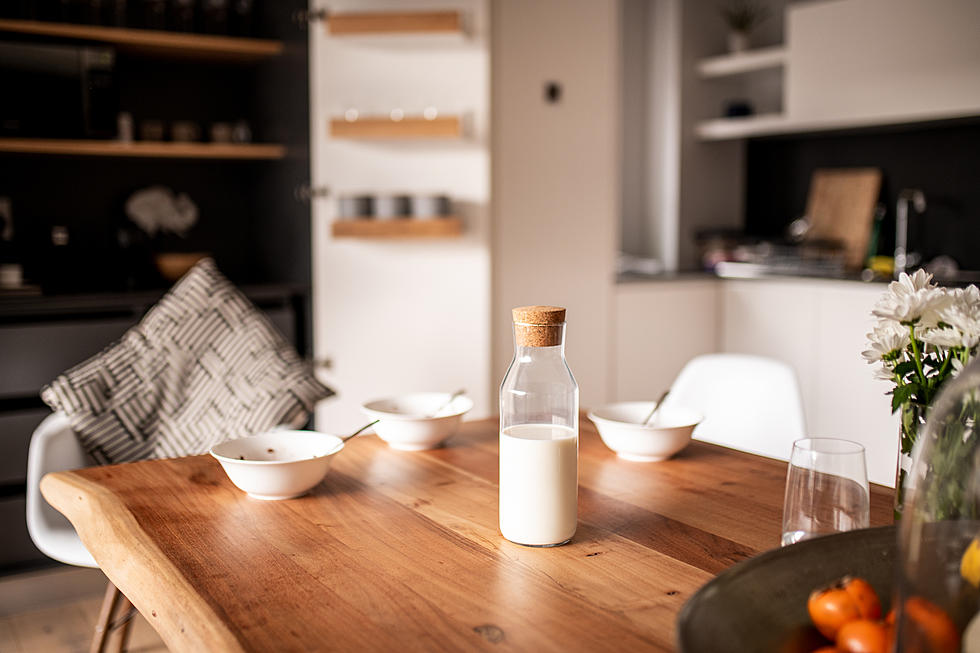 How to Choose the Healthiest Non-Dairy Milk, from an Expert