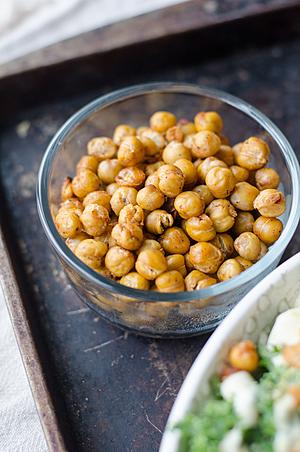 Crunchy Oven Roasted Chickpeas with Herbs