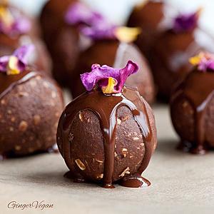 No-Bake Peanut Butter Chocolate Balls