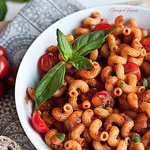 Flavorful Tomato Sauce with Pasta