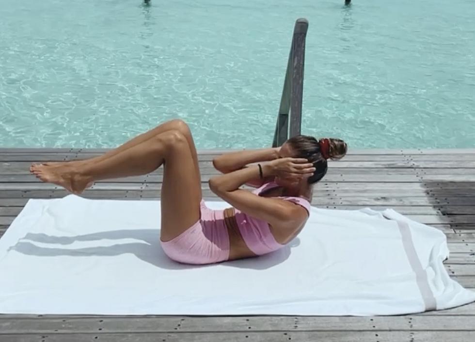 5-Minute Exercise Video: How to Get Stronger Abs with Caroline Deisler
